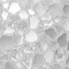 Zbliżenie na srebrny panel o nieregularnej strukturze drobnych geometrycznych kształtów, tworzących efekt dekoracyjnej płyta węglowa matowa z delikatnym metalicznym połyskiem.